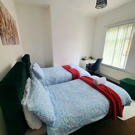 Business Friendly 2Br House Sleeps 5, Wi-Fi, Workspace & Free Parking-2